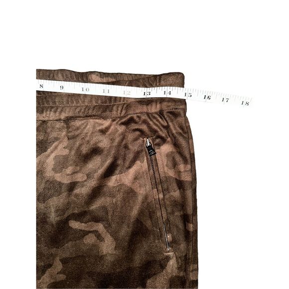 NWOT BCBGMaxazria Women’s Camouflage Joggers - Picture 6 of 8